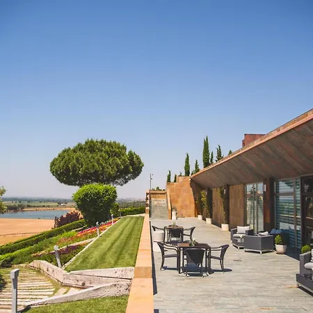 Castillo De Monte La Reina Real & Bodega Hotel