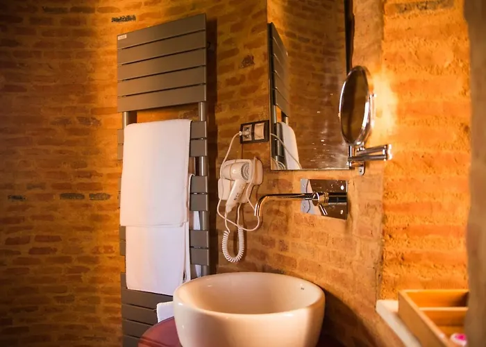 Castillo De Monte La Reina Real & Bodega Hotel *