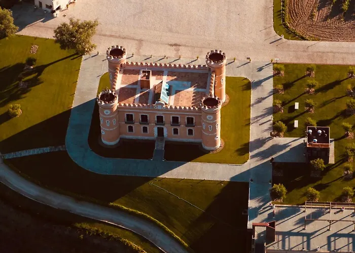 Castillo De Monte La Reina Real & Bodega Hotel