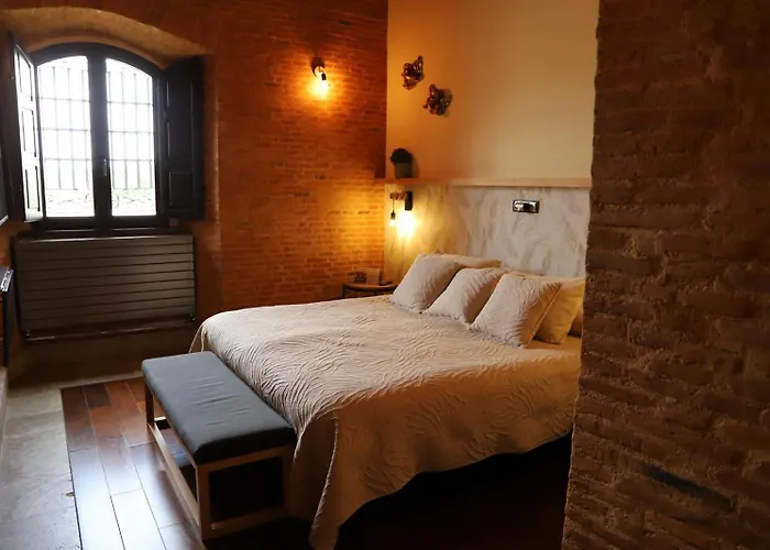 Castillo De Monte La Reina Real & Bodega Hotel *